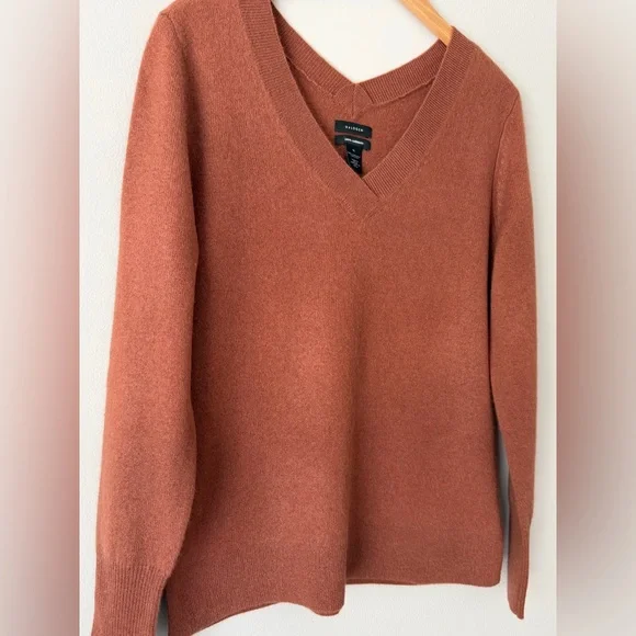 Halogen Women's 100% Cashmere
Double V-neck Sweater Sz M - Picture 9 of 10